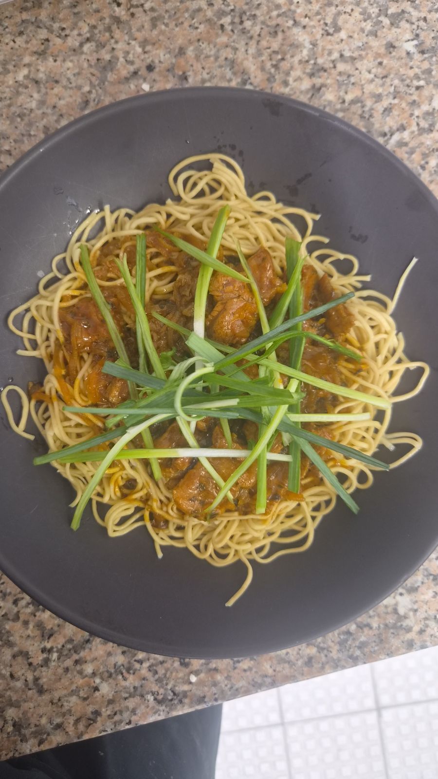 Nouilles aux légumes et herbes